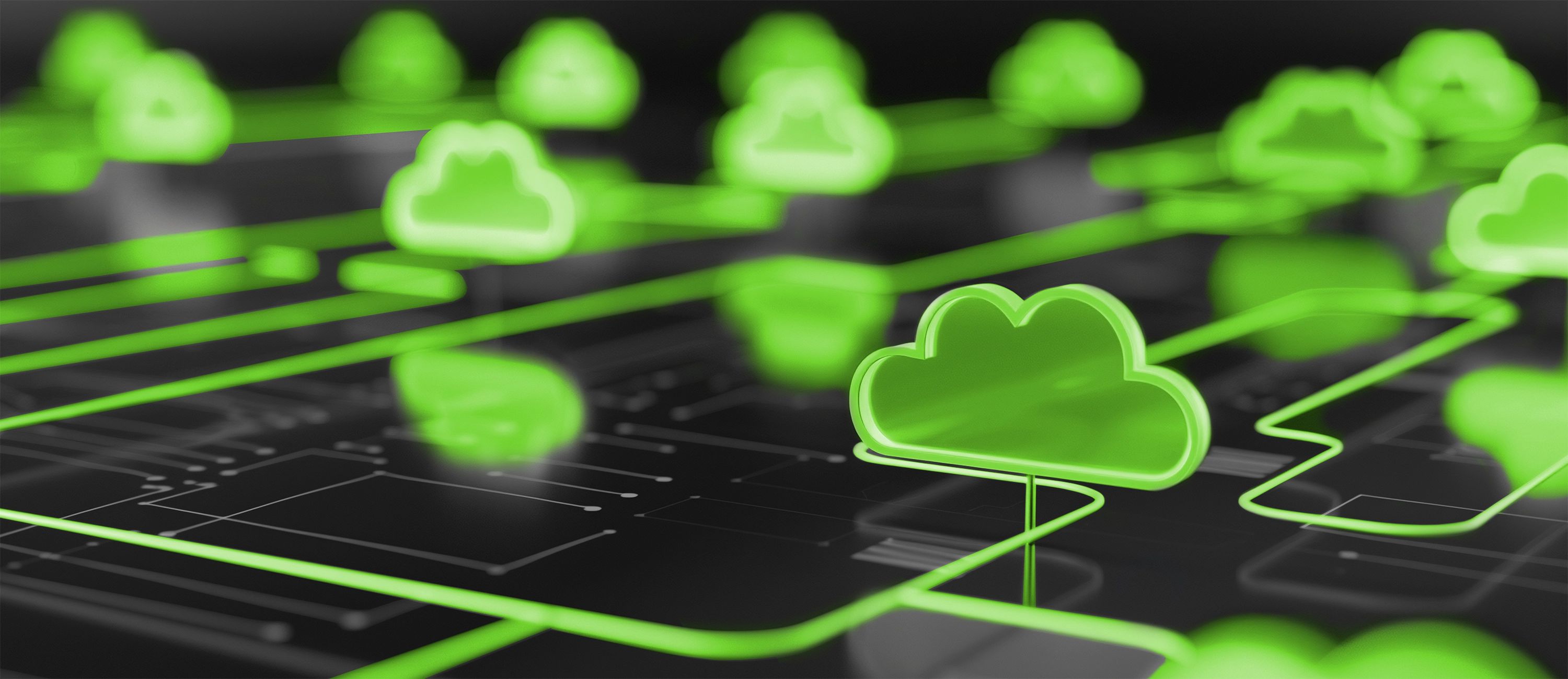 Grüne, vernetzte Cloud-Symbole auf dunklem Hintergrund.