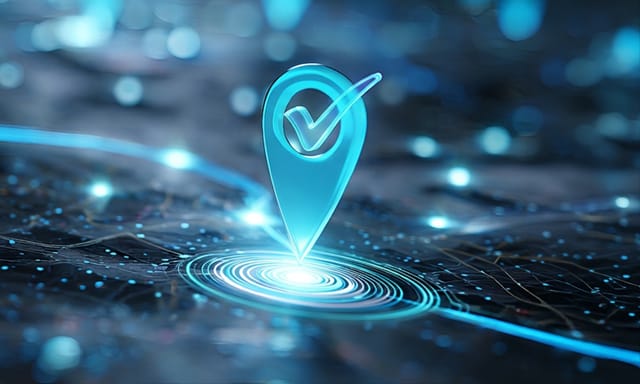 Abstrakte digitale Karte mit blauem Standort-Pin und Häkchen, als Symbol für geprüfte Daten, Standortzuordnung oder erfolgreiche Validierung.