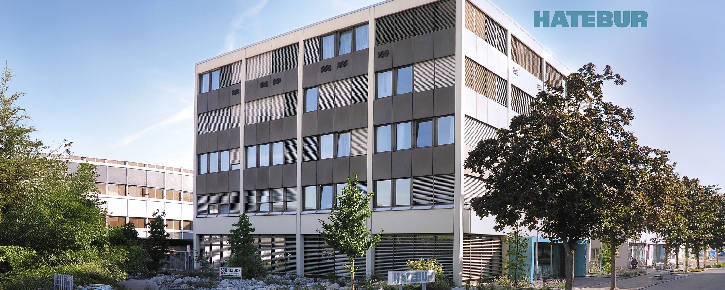 Verwaltungsgebäude von Hatebur – moderner Unternehmenssitz des Maschinenbau- und Umformspezialisten, Symbol für Präzision, Innovation und industrielle Fertigungstechnik.