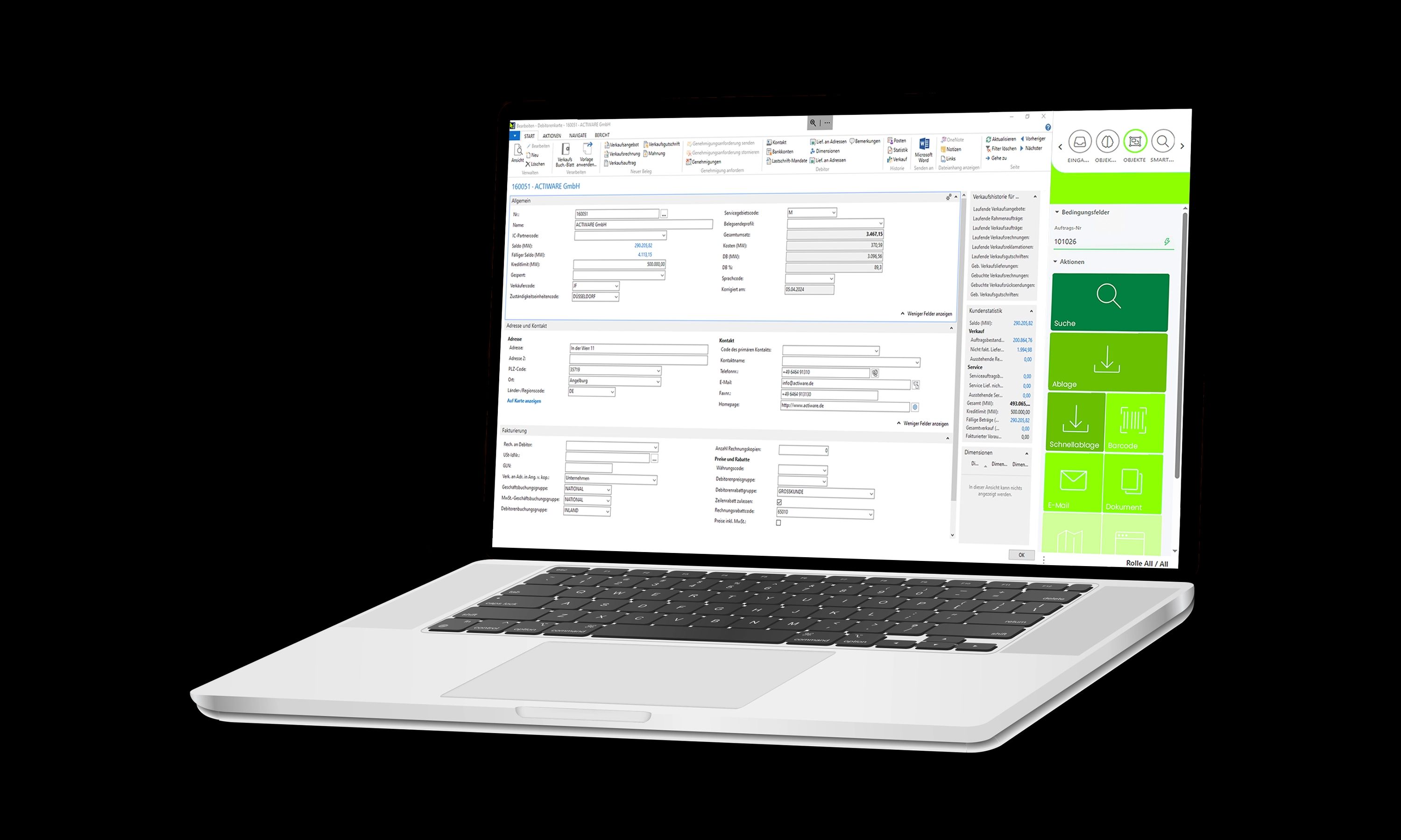 Ein aufgeklappter Laptop zeigt auf dem Bildschirm die Benutzeroberfläche von Microsoft Dynamics NAV..